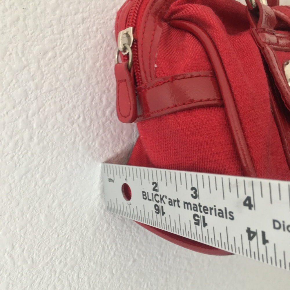 Mini Heart Barrel Bag - Picture 5 of 10